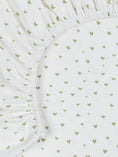 Load image into Gallery viewer, Bassinet Sheet - Hearts