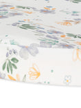 Load image into Gallery viewer, Bassinet Sheet - Modern Daisy
